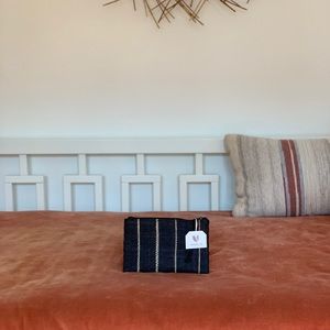 Farmhouse Frocks || woven clutch